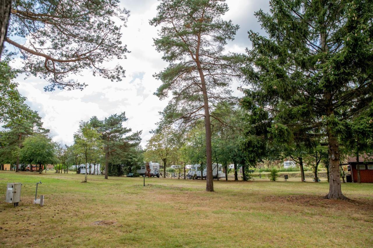 Naturcamping Lueneburger Heide - Chalets & Tiny Haeuser Soltau Exteriör bild