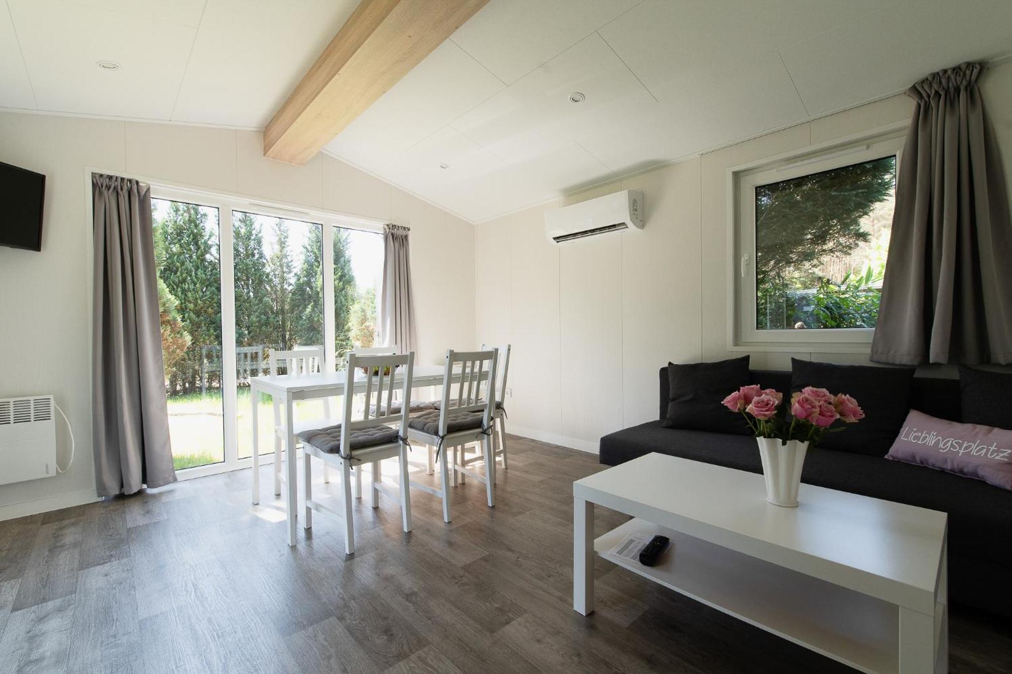 Naturcamping Lueneburger Heide - Chalets & Tiny Haeuser Soltau Exteriör bild