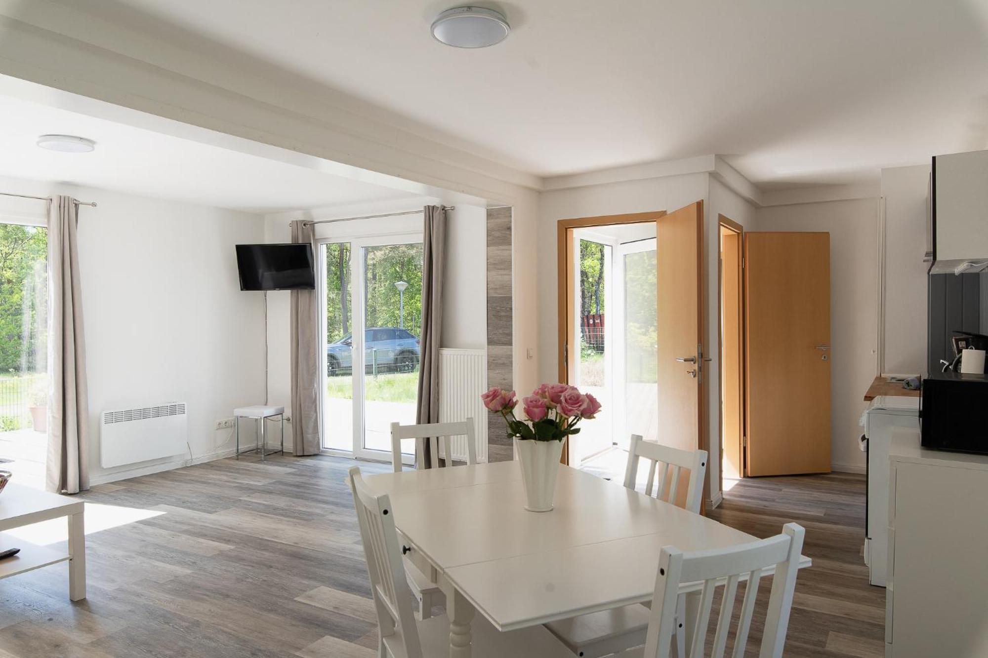 Naturcamping Lueneburger Heide - Chalets & Tiny Haeuser Soltau Exteriör bild